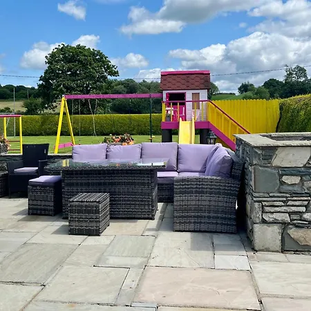 V93c9r0 Stone View Wonderful Spacious Two Bed Attic Private Entrance Private Bathroom With Kitchenette Killarney