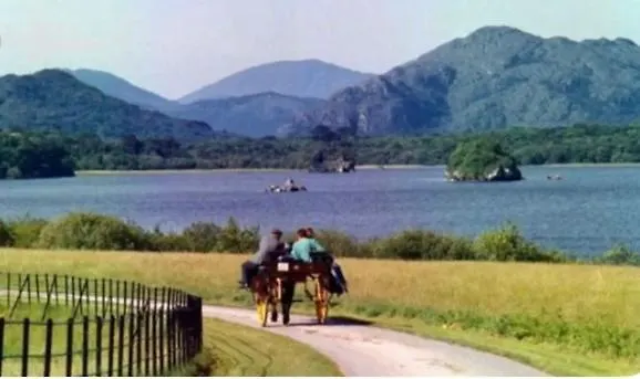 V93c9r0 Stone View Wonderful Spacious Two Bed Attic Private Entrance Private Bathroom With Kitchenette Apartment