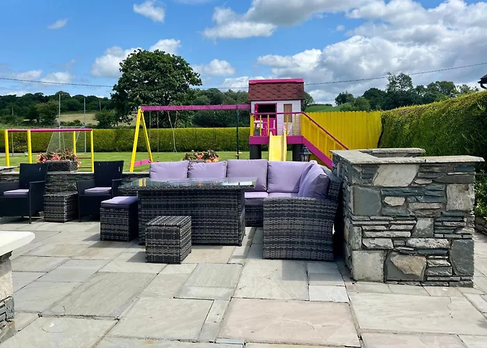 V93c9r0 Stone View Wonderful Spacious Two Bed Attic Private Entrance Private Bathroom With Kitchenette كيلارني