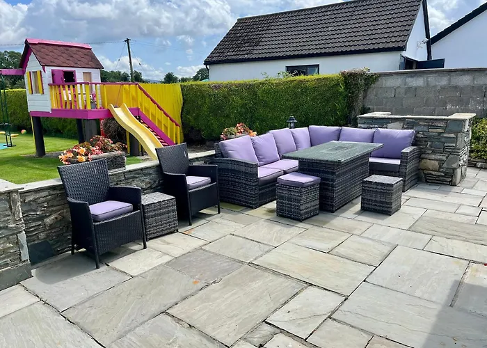 V93c9r0 Stone View Wonderful Spacious Two Bed Attic Private Entrance Private Bathroom With Kitchenette *