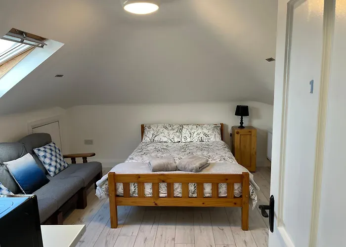 V93c9r0 Stone View Wonderful Spacious Two Bed Attic Private Entrance Private Bathroom With Kitchenette Apartmán Killarney