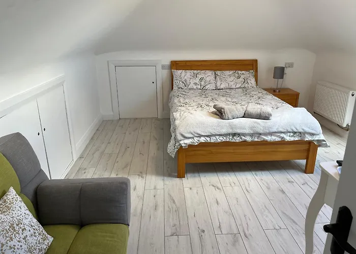 V93c9r0 Stone View Wonderful Spacious Two Bed Attic Private Entrance Private Bathroom With Kitchenette Killarney